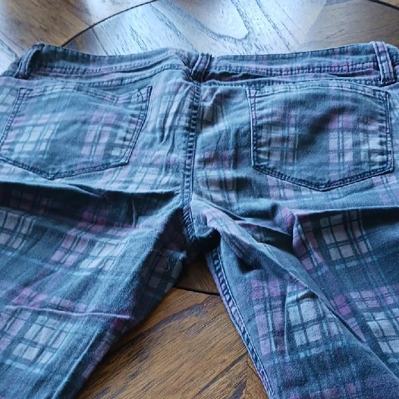 Mudd Plaid Pants in Gray and Pink - Picture 4 of 5